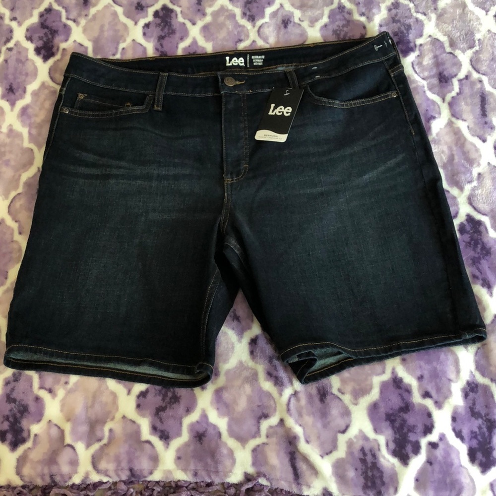 NWT Lee Plus Size Bermuda Midrise Regular Fit Shorts - Premium Stretch S…